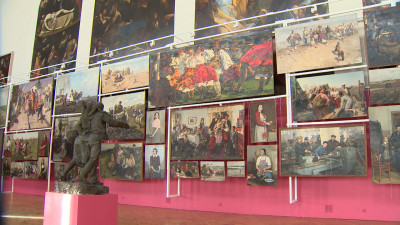 «Образы счастья»: в Музее Академии художеств представили 120 картин, посвящённых послевоенным годам