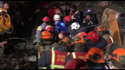 6 суток под завалами: В МЧС показали спасение пострадавшего в Турции