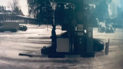 Мода на селфи отправила двух девушек под электричку в Петербурге