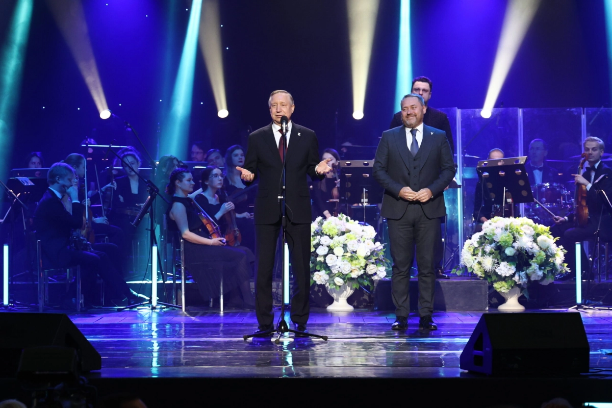 Петербурженок поздравили праздничным концертом в БКЗ «Октябрьский» - tvspb.ru