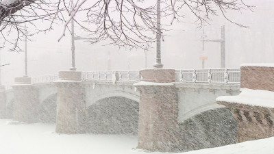 В Петербурге 19 и 20 апреля объявили «желтый» уровень опасности: горожан ждут снег, ветер и метель