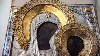 В Павловском дворце завершили реставрацию оклада иконы Тихвинской Пресвятой Богоматери
