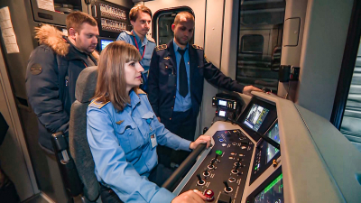 Впервые за полвека девушка-машинист будет управлять составами в петербургском метро