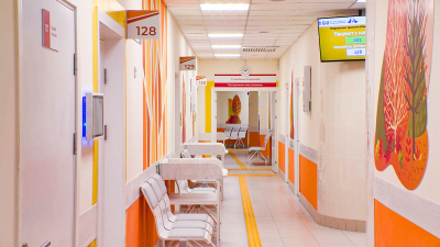 Александр Беглов осмотрел новые медучреждения Невского района