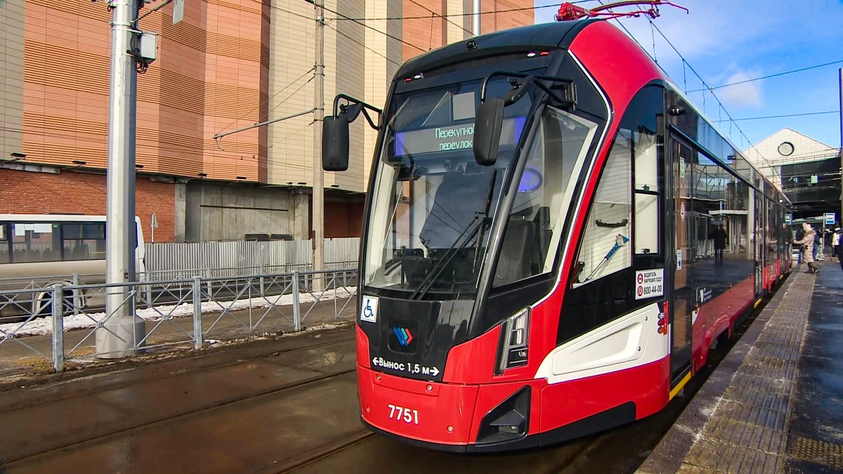 За первую неделю работы трамвай-челнок №30 перевез более 140 тысяч пассажиров - tvspb.ru