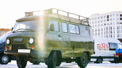 ТЭК отправил автомобиль УАЗ в зону СВО для петербургских мотострелков