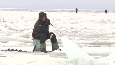 В Петербурге вступил в силу запрет выхода на лед