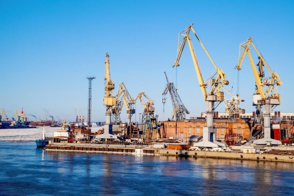 Промышленность санкт петербурга. Балтийский завод Санкт-Петербург. Балтийский кораблестроительный завод. Судостроительный завод Санкт-Петербург. Завод кораблестроения Санкт-Петербург.