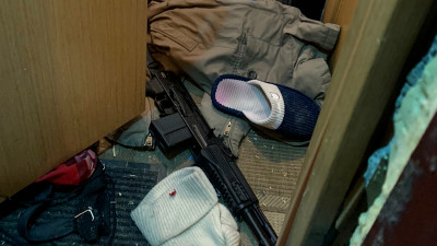 В Петербурге отправили под арест стрелка, удерживавшего дочь в квартире