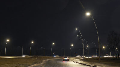 Дорогу к аэропорту Пулково осветили новые фонари