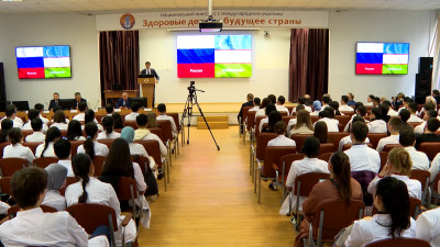 Министр здравоохранения Узбекистана Амрилло Иноятов посетил Педиатрический университет в Петербурге