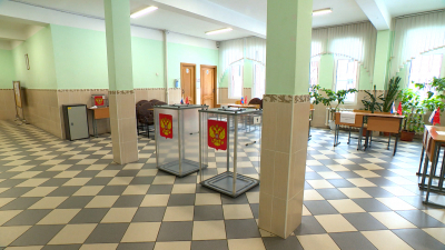 Максим Мейксин проверил готовность участковых комиссий в Красносельском и Колпинском районах