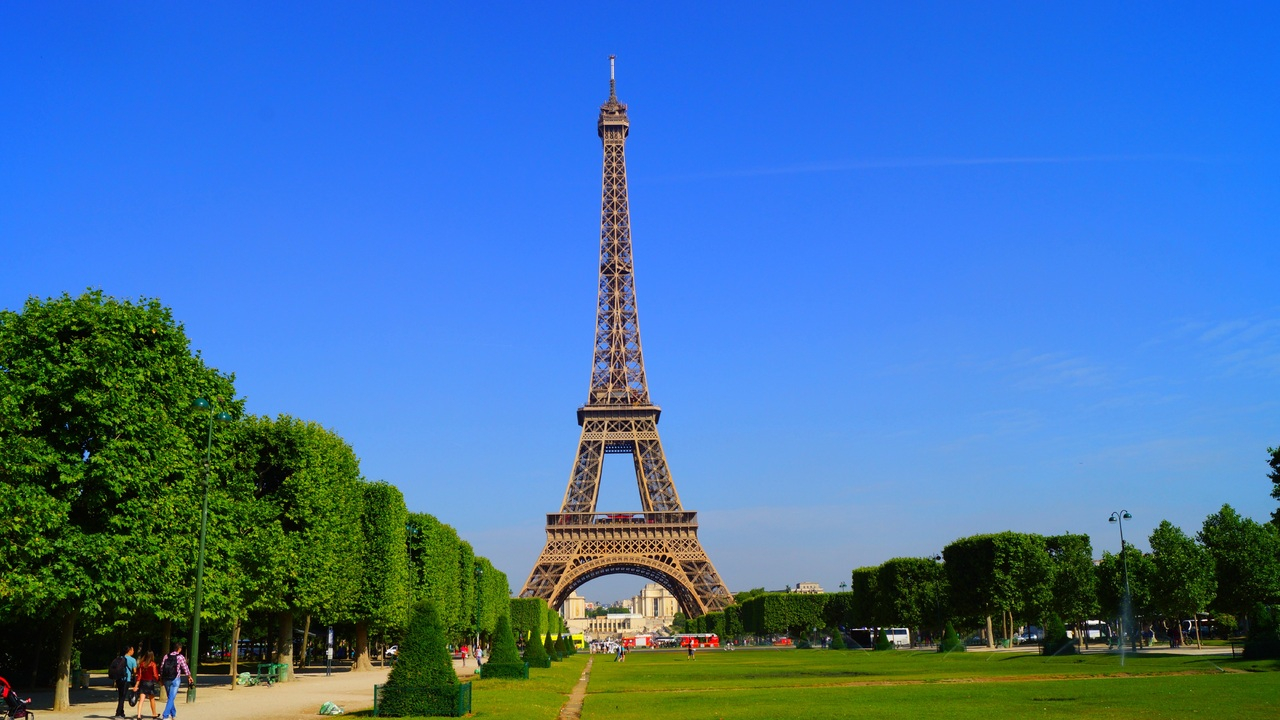 light-architecture-sky-eiffel-tower-paris-monument-827084-pxhere.com_.jpg__0_0x0.jpg