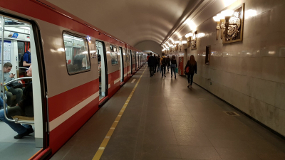 Интервал движения поездов на красной ветке метро Петербурга восстанавливается