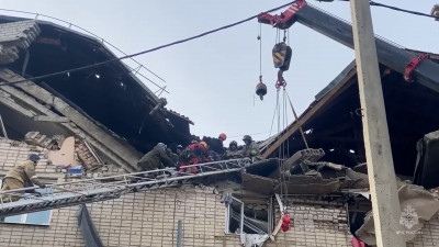 Появилось видео спасения еще одного ребенка после взрыва в Чите