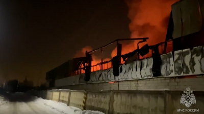 55 огнеборцев тушили 5 тыс. «квадратов» горящего цеха в Подмосковье