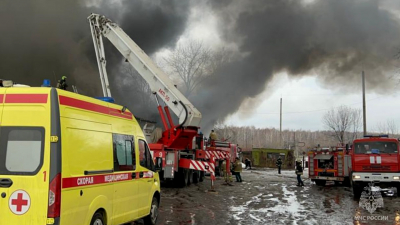 Огонь охватил 600 «квадратов» склада в Рязанской области