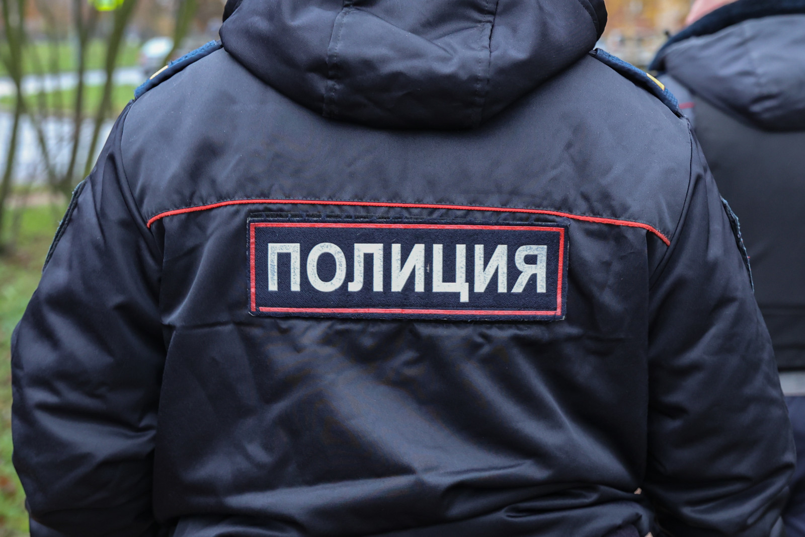 Петербургские полицейские нашли в машине гостя из Магадана свертки с белым порошком