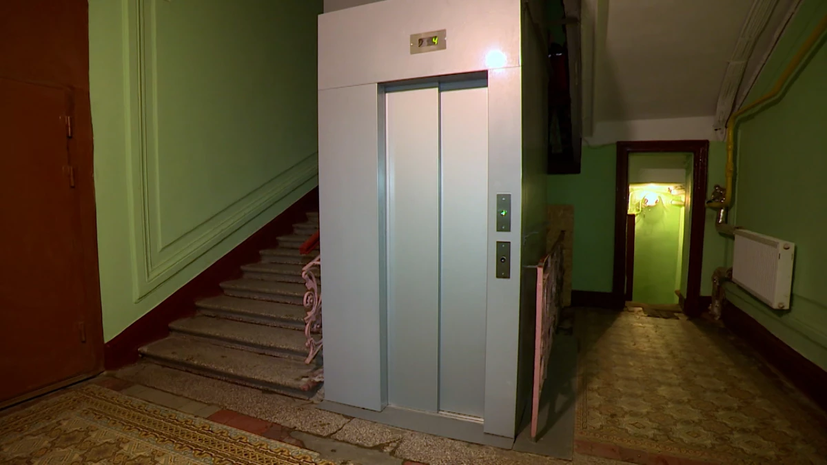 В Петербурге заменят около 2,5 тысячи лифтов в 2024 году - tvspb.ru