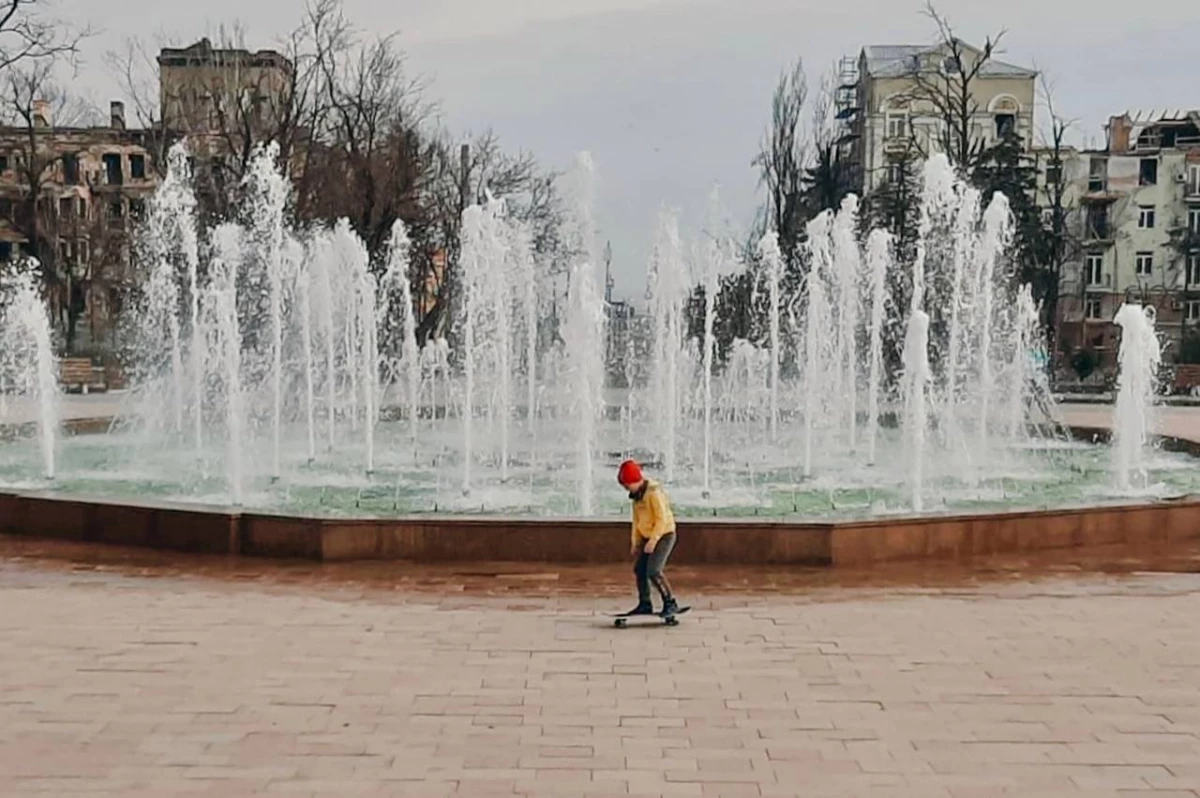 В Мариуполе прошел тестовый запуск светомузыкального фонтана впервые после зимы - tvspb.ru