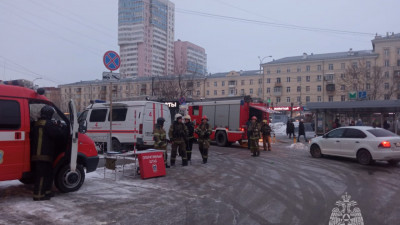 В Екатеринбурге из метро эвакуировали 385 человек из-за возгорания