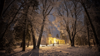 Снежный шторм принес зимнюю сказку в весенний Петербург