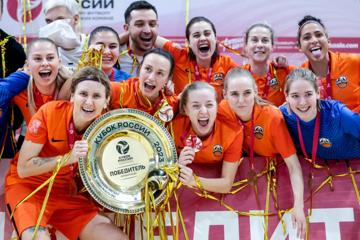 «Кристалл» стал первым в истории обладателем Кубка России по пляжному футболу среди женщин - tvspb.ru