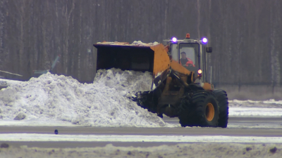 В Петербурге водитель погиб под колесами снегоуборочной техники