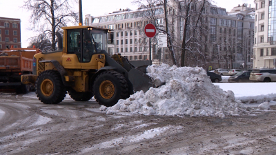 Василий Пониделко: Около 1,5 млн кубометров снега убрали в Петербурге за зиму