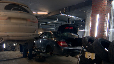 В петербургском автосервисе нашли мертвыми таксиста и слесаря