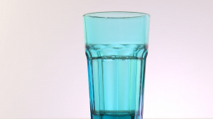 Пить или не пить: так ли обязателен стакан воды с утра и сколько жидкости реально нужно организму