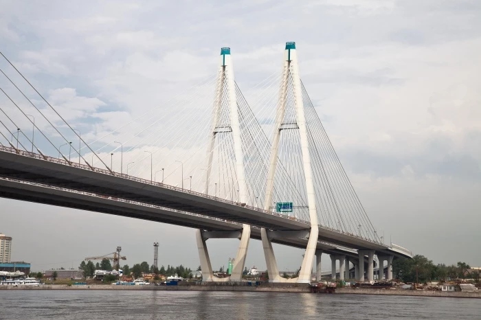 Скорость движения на КАД у Вантового моста снизилась до 50 км/ч - tvspb.ru
