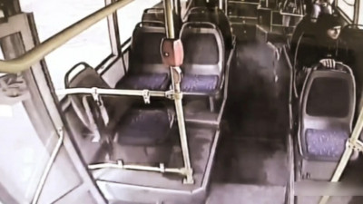 Появилось видео, на котором автобус зажал школьника в Петербурге