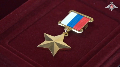 Летчику Михаилу Абраменко, управлявшему сбитым вертолетом в зоне СВО, посмертно вручили звезду Героя России