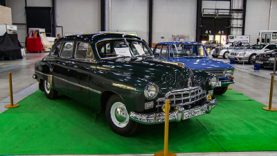 Советские автобусы и автомобили КГБ: В «Экспофоруме» открылась выставка ретро автомобилей