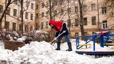 450 дворников боролись с последствиями снегопада в Центральном районе