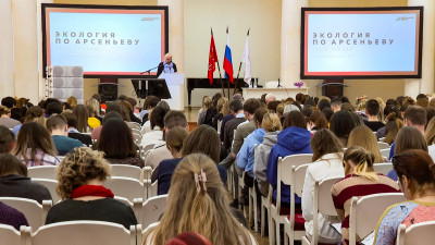 Почти 11 тысяч петербуржцев приняли участие в «Тотальном диктанте»