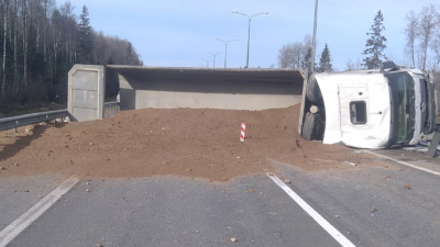 Массовое ДТП полностью перекрыло движение по КАД
