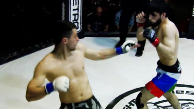 Судья остановил бой между Муминовым и Орловым на турнире Kingdom Professional Fight в Петербурге