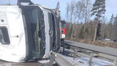 Движение по КАД восстановили после массового ДТП с грузовиками