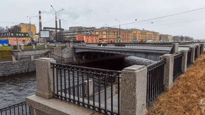 В Обводном канале у Атаманского моста нашли прогнившее тело мужчины