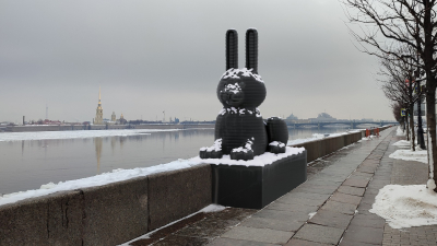 Скульпторы представили проект нового памятника на Дворцовой набережной