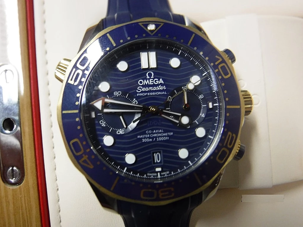 На таможне задержали петербуржца, который пытался ввести часы почти за миллион рублей - tvspb.ru