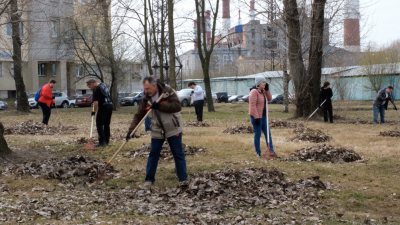 До и после: Емельяновский сквер привели в порядок после зимы