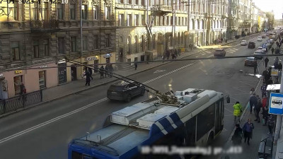Появилось видео наезда троллейбуса на Елену Шульман на Загородном