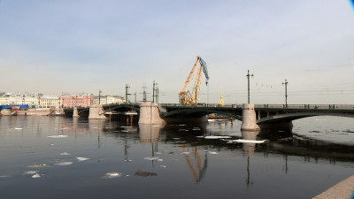 В эту субботу и до 8 мая закроют движение по Биржевому мосту