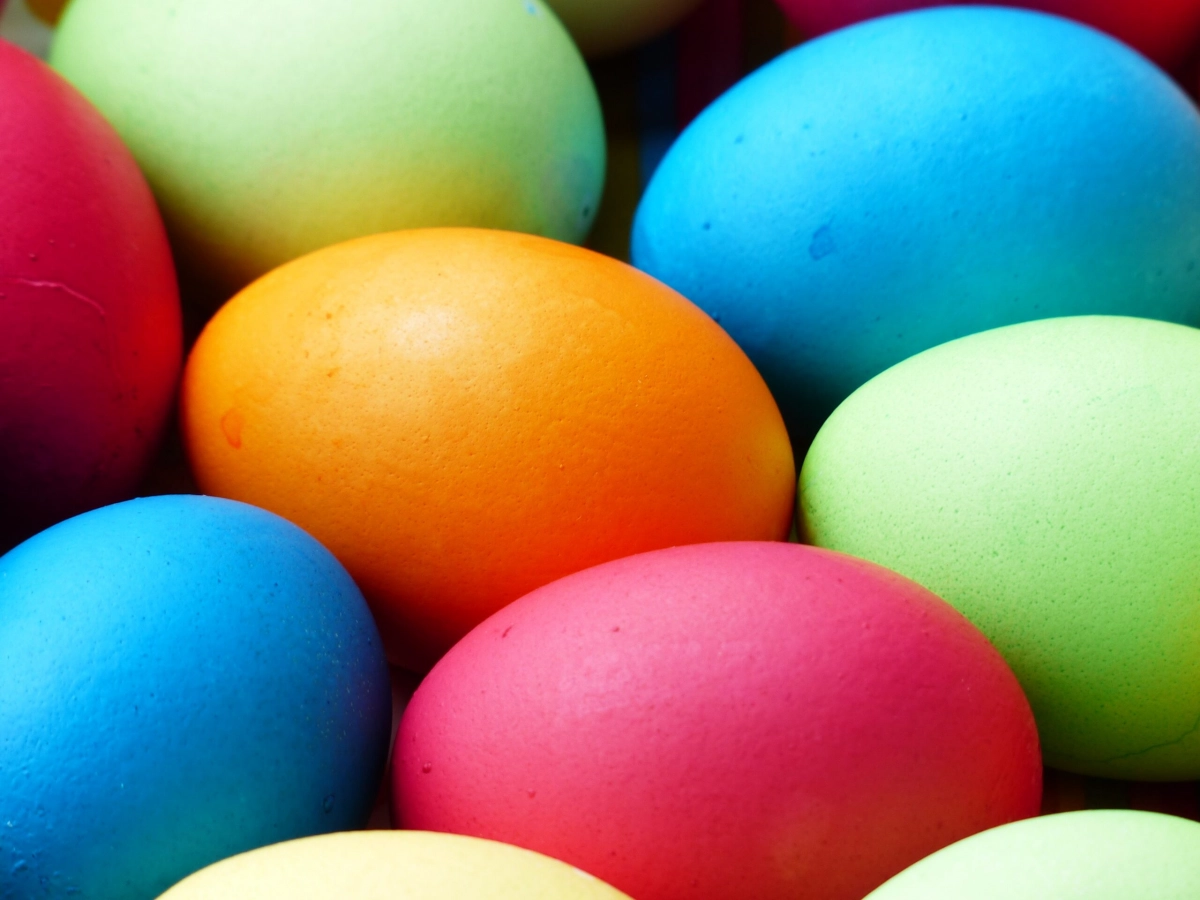 Красим яйца на Пасху: 7 простых способов от 