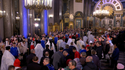 В Казанском соборе началось праздничное пасхальное богослужение