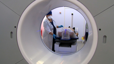 29 современных аппаратов для лечения онкологических заболеваний появилось в Петербурге