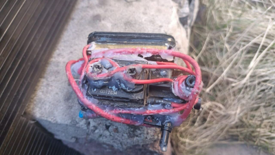Устройство с красными проводами нашли на детской площадке в Буграх